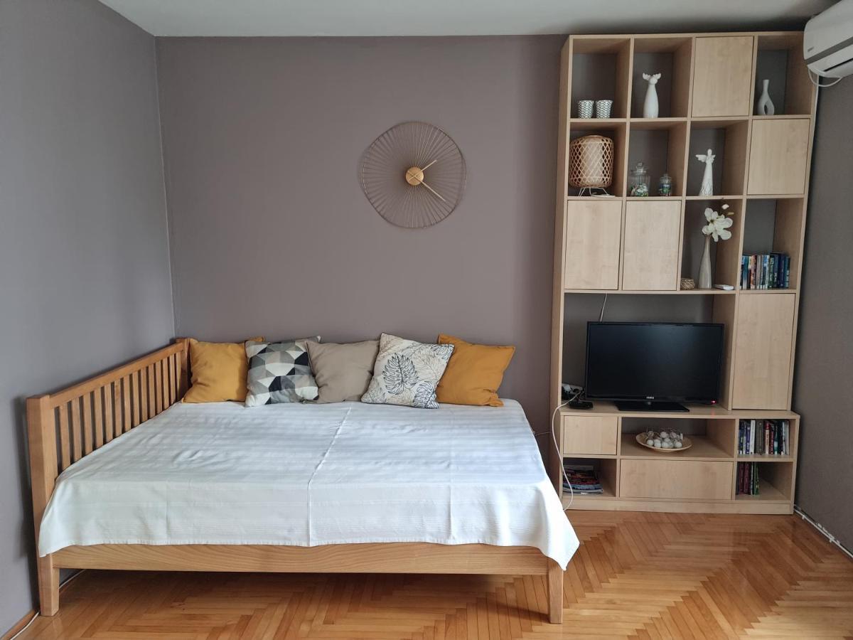 Stan Na Dan "Irina" Banja Luka Appartement Buitenkant foto